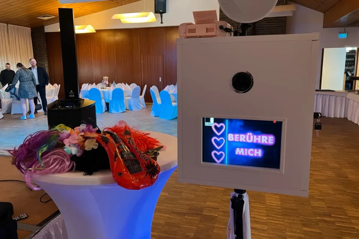 Fotobox weiß mit Utensilien mieten EmsEvents