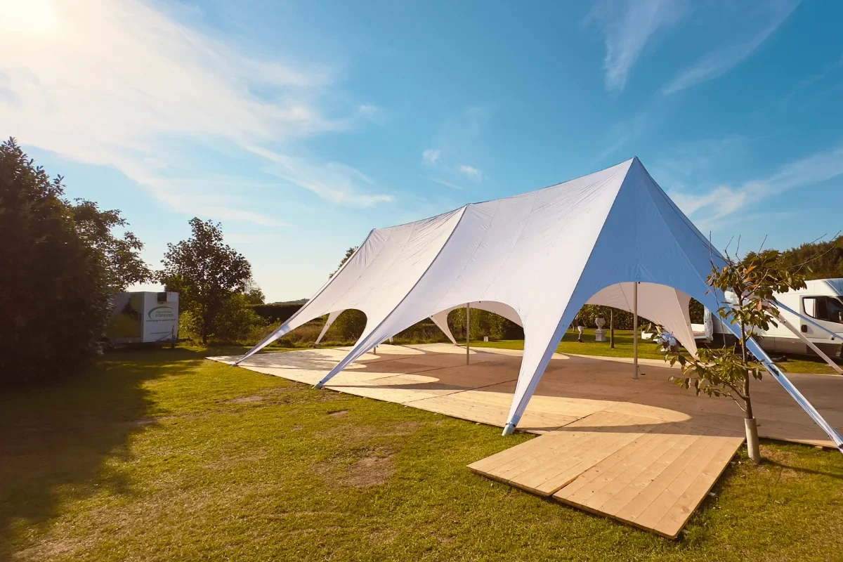 Sternenzelt für Partys mieten mit Holzboden